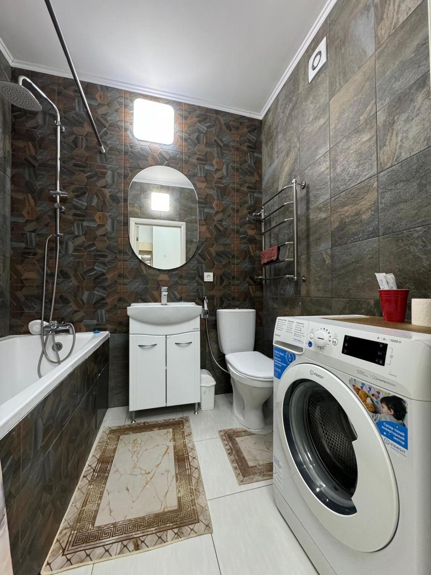 Двухкомнатная Квартира В Жк Арбат Almaty Esterno foto